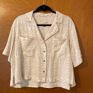 Universal Thread Cropped Beige Shirt Size Large
